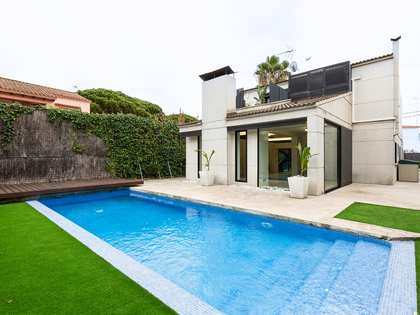 Casa / vil·la de 240m² en venda a La Pineda, Barcelona