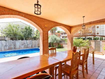 Maison / villa de 689m² a vendre à Montemar, Barcelona