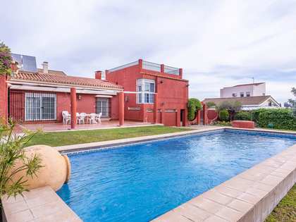 407m² house / villa with 50m² terrace for sale in Sevilla