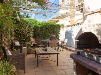 huis / villa van 270m² te koop met 300m² Tuin in Sevilla