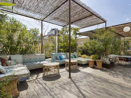 90m² penthouse with 155m² terrace for rent in Eixample Right