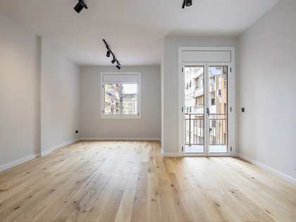 79m² apartment with 6m² terrace for sale in Eixample Right