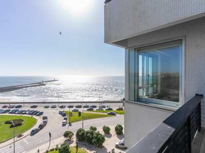 Piso de 153m² con 18m² terraza en venta en Porto, Portugal