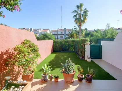213m² house / villa with 40m² garden for sale in Vallpineda