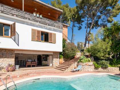 333m² house / villa with 490m² garden for sale in Montmar