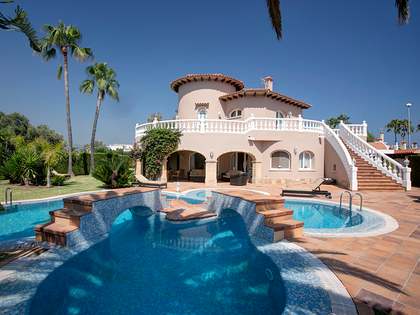 Дом / Вилла 360m&sup2;, 385m&sup2; Сад на продажу в D&eacute;nia