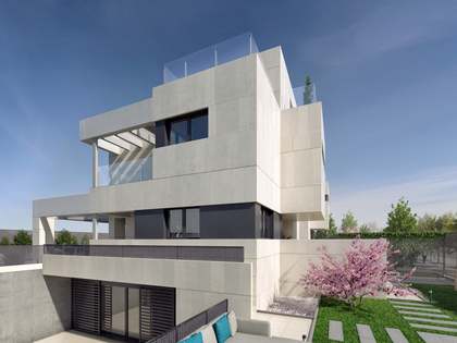 410m² Haus / Villa mit 278m² garten zum Verkauf in Aravaca