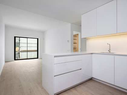 79m² apartment with 6m² terrace for sale in Eixample Left