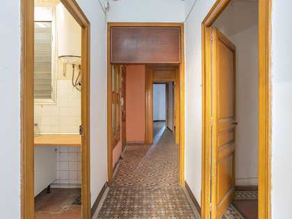 138m² apartment with 7m² terrace for sale in Eixample Right