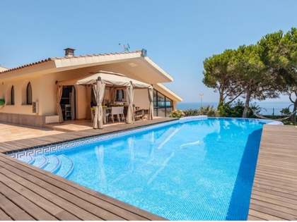 Huis / Villa van 467m² te koop met 1,061m² Tuin in Sant Feliu