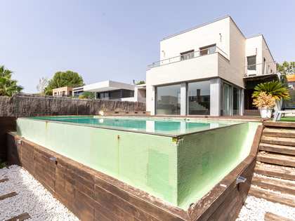 554m² house / villa for rent in Mirasol, Barcelona