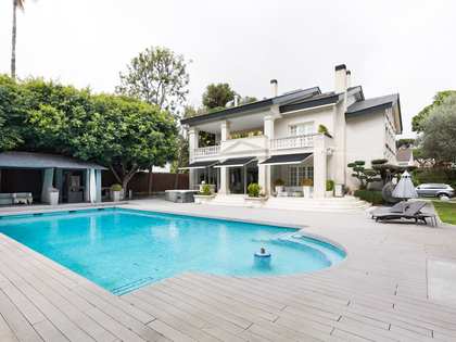 Дом / вилла 642m² на продажу в La Pineda, Барселона