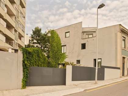 Квартира 144m², 43m² террасa на продажу в Porto
