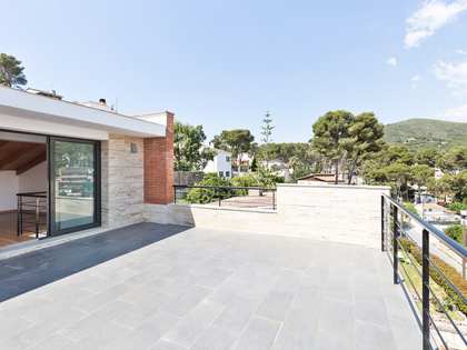 256m² house / villa for sale in Montemar, Barcelona