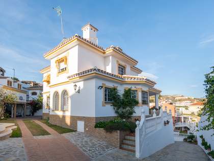 250m² house / villa with 300m² garden for sale in East Málaga