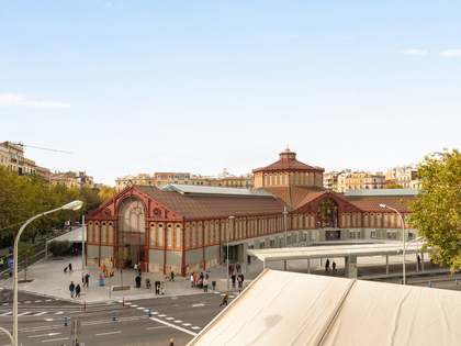 184m&sup2; Apartment for sale in Sant Antoni, Barcelona