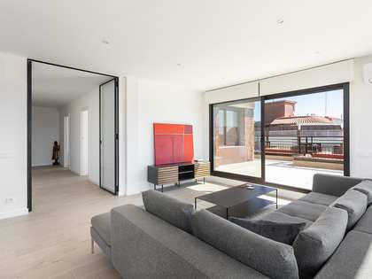 Attico di 120m² con 80m² terrazza in affitto a Gràcia