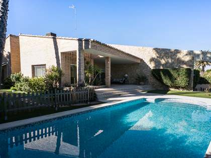 Villa con piscina en venta en Campolivar