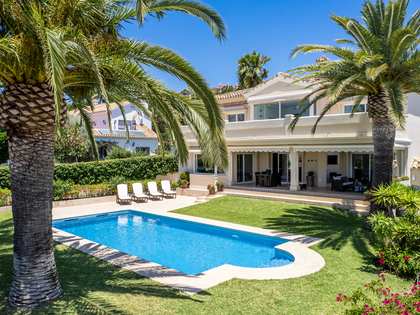 Huis / villa van 588m² te koop in Nueva Andalucía