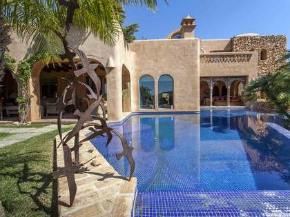 Casa / Vila de 376m&sup2; with 64m&sup2; terra&ccedil;o &agrave; venda em Moraira