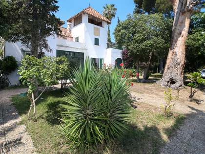 504m² house / villa with 1,594m² garden for sale in Caldes d'Estrac