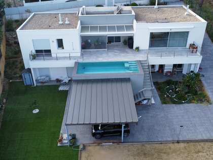 418m² house / villa with 44m² terrace for sale in Calonge