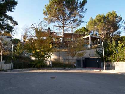 526m² hus/villa med 814m² Trädgård till salu i bellaterra