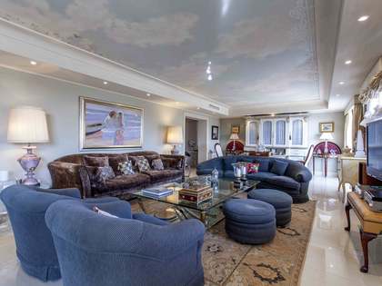 Casa / Vila de 514m&sup2; with 48m&sup2; terra&ccedil;o &agrave; venda em Godella / Rocafort