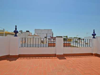 196m² house / villa with 40m² terrace for sale in Sevilla