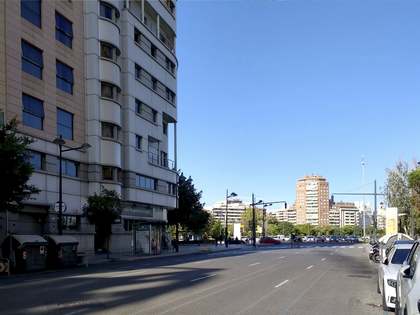 Edificio de 1,090m&sup2; with 144m&sup2; terra&ccedil;o &agrave; venda em El Pla del Real