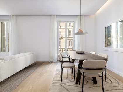 143m² apartment with 25m² terrace for sale in Eixample Right