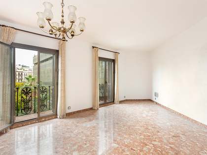 159m&sup2; Apartment with 10m&sup2; terrace for sale in Eixample Left