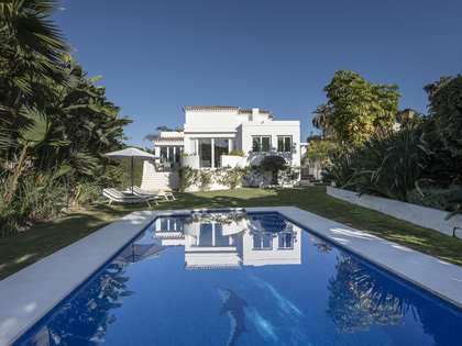 Casa / villa di 228m² con 35m² terrazza in vendita a Nueva Andalucía