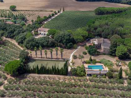 Casa di campagna di 1,065m² in vendita a Baix Emporda