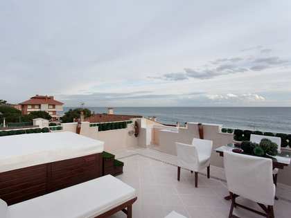 Luxury seafront house for sale on Barcelona Maresme Coast