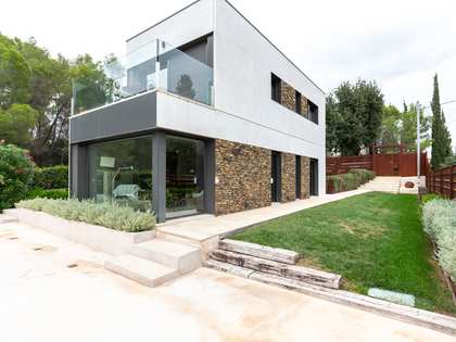 Дом / вилла 391m² на продажу в bellaterra, Барселона