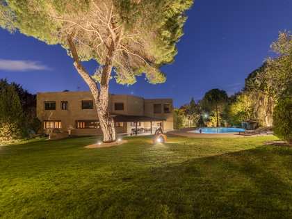 Villa van 1,150m² te koop in Pozuelo, Madrid