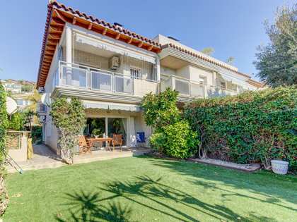 116m² house / villa for sale in Levantina, Barcelona