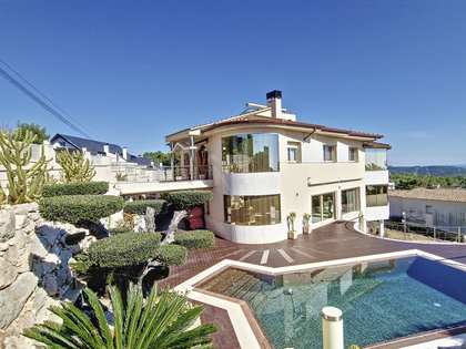 Casa / villa di 541m² con giardino di 1,100m² in vendita a Cunit