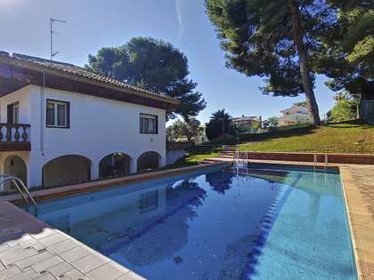 580m² house / villa with 2,069m² garden for rent in Calafell