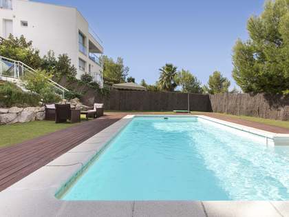 Casa / vil·la de 210m² en venda a Levantina, Barcelona