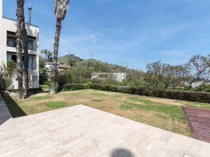 663m² house / villa with 300m² garden for sale in Esplugues