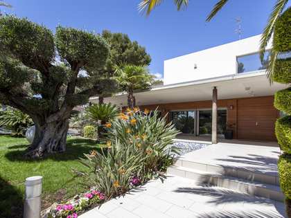 Villa van 780m² te koop met 40m² terras in La Eliana