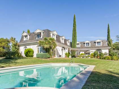 Huis / villa van 1,040m² te koop in Las Rozas, Madrid