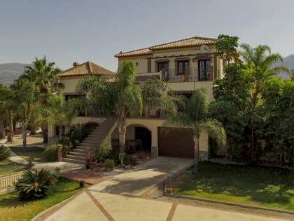 Загородный дом 487m² на продажу в Axarquia, Малага