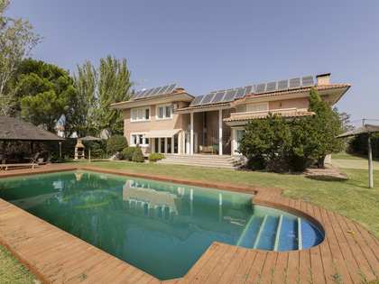 Casa / villa de 665m² con 2,200m² de jardín en venta en Boadilla Monte