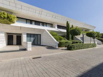 Дом / вилла 628m², 90m² Сад на продажу в Посуэло, Мадрид