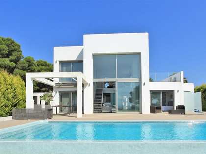 275m² house / villa with 130m² terrace for sale in Jávea