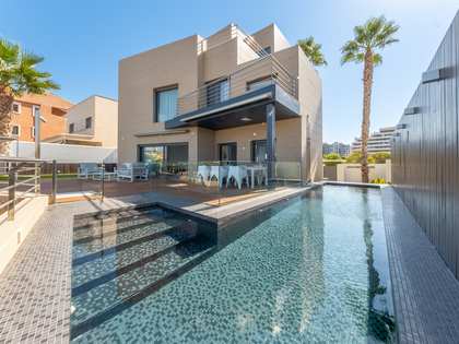 Huis / villa van 420m² te koop in golf, Alicante