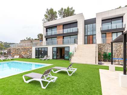 456m² house / villa with 2,405m² garden for sale in Sant Cugat